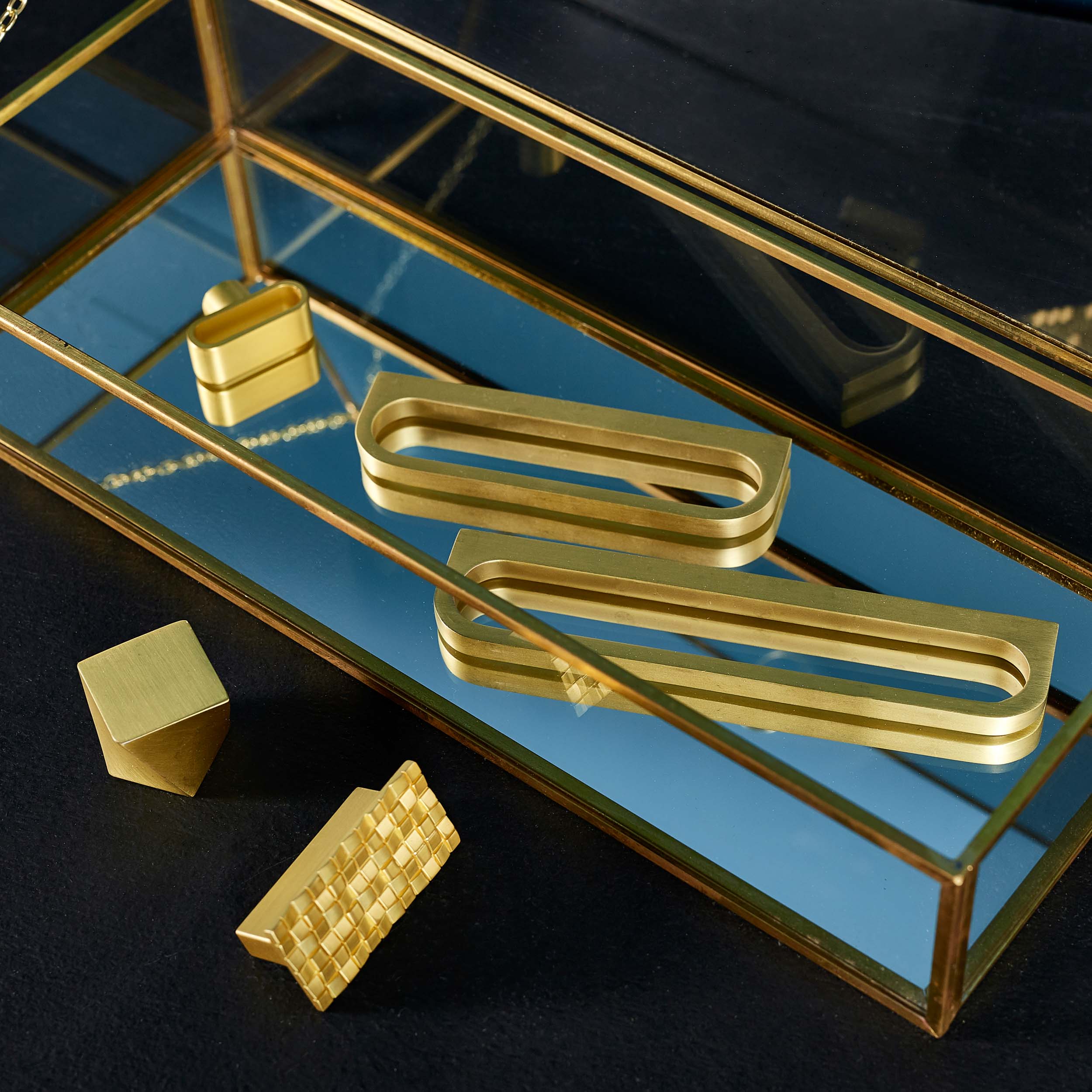 Ambiance photo de boutons de portes mis en scène comme des bijoux par le photographe publicitaire Studio Nordé en Haute Savoie (74)